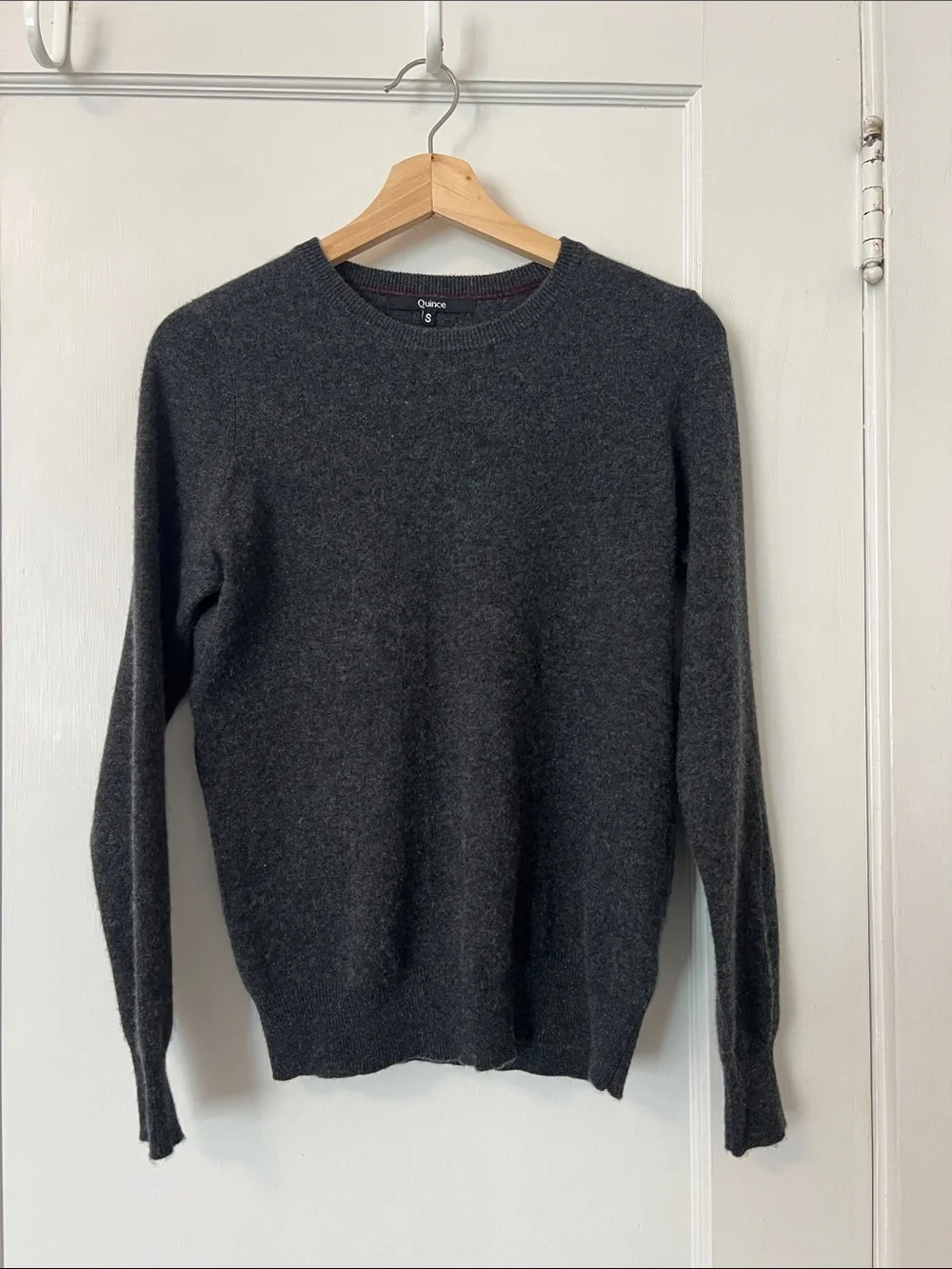 Quince Luxe Baby Cashmere Crewneck Sweater in Charcoal size Small